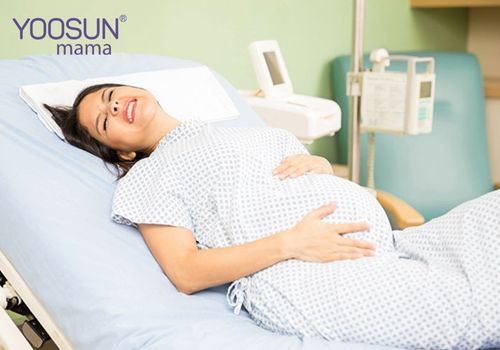 Đau đẻ có giống đau bụng kinh không