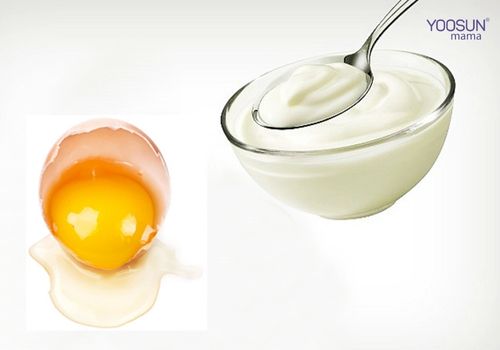Lòng trắng trứng gà trị rạn da 