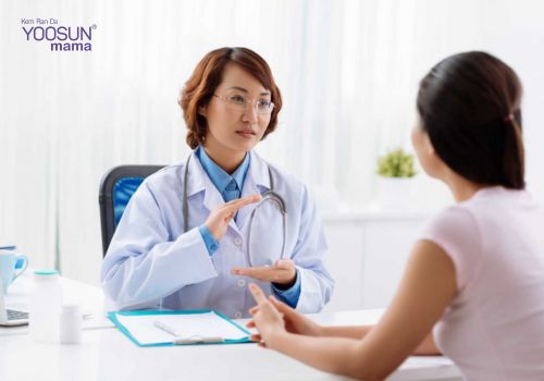 Que thử thai 2 vạch mờ vẫn có kinh