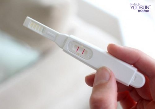 Que thử thai với cà chua