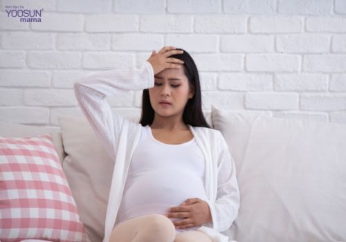 bà bầu nghén bị đau đầu