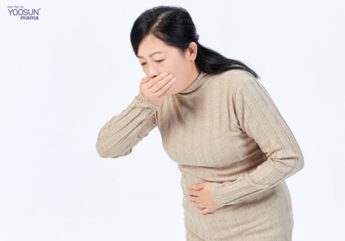 Ốm nghén nôn ra máu có sao không