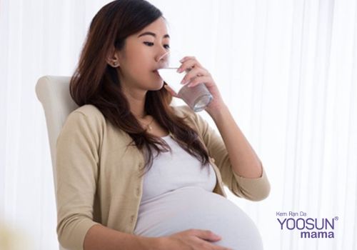 khát nước khi mang thai tháng đầu