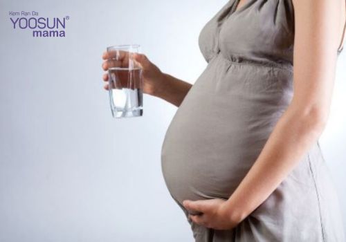 mẹ bầu khát nước vào ban đêm