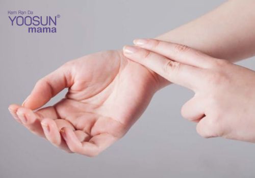 nhìn cổ tay biết có thai hay không